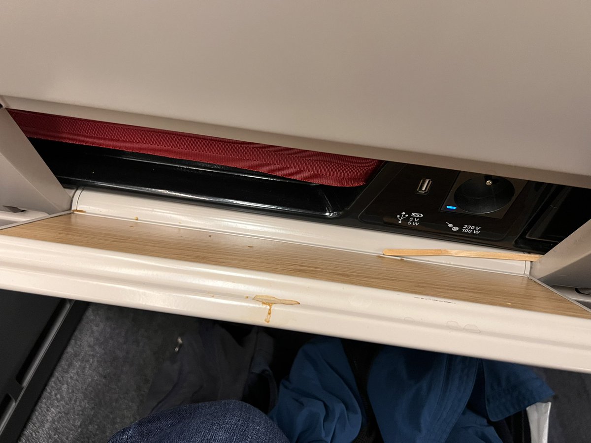 OliverTweete 🦊 tweet media