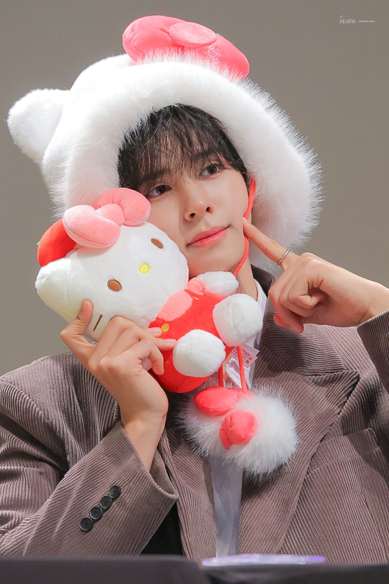 𝐍𝐄𝐀𝐑& tweet media