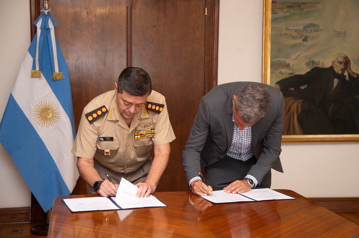 Ministerio de Defensa tweet media