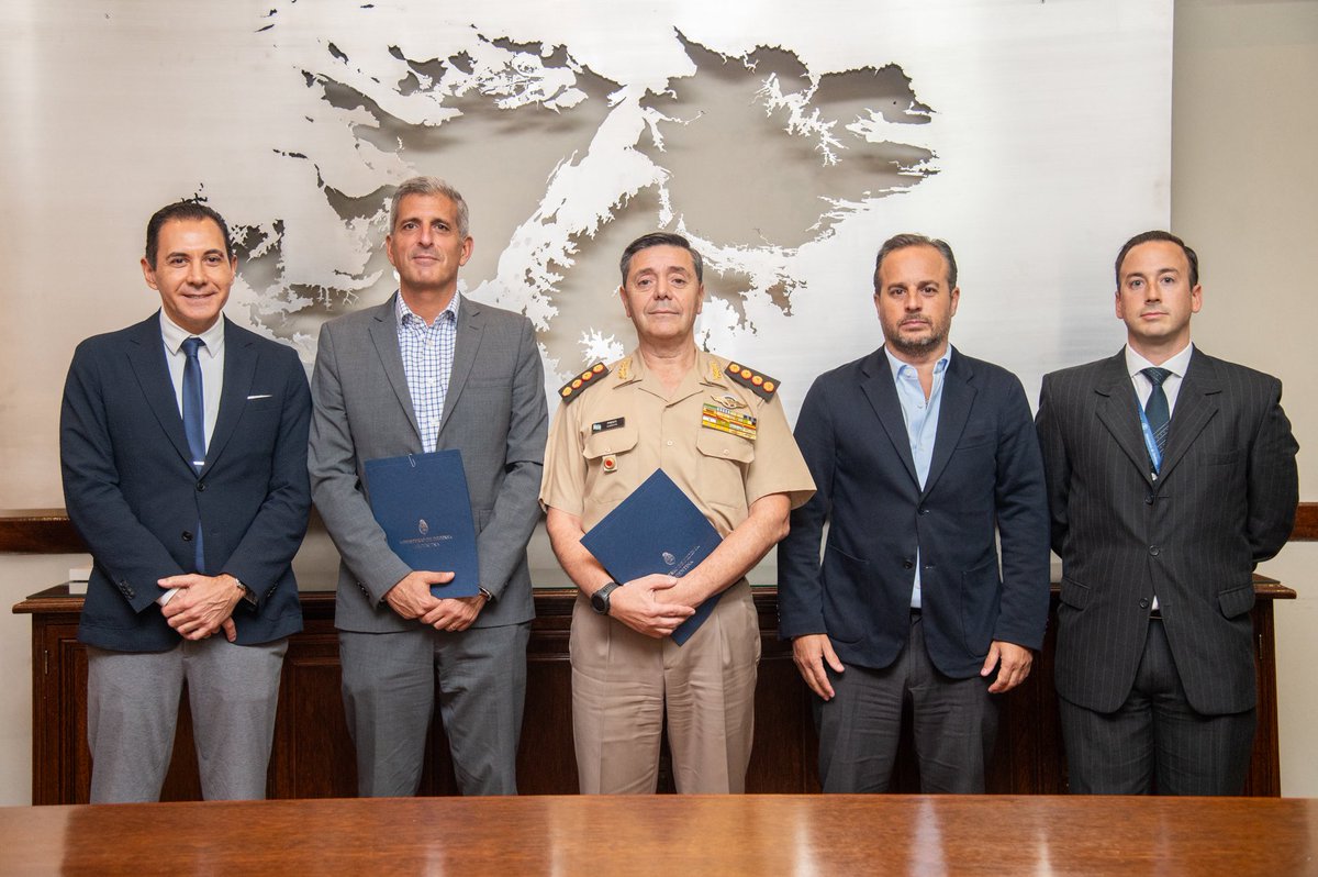 Ministerio de Defensa tweet media