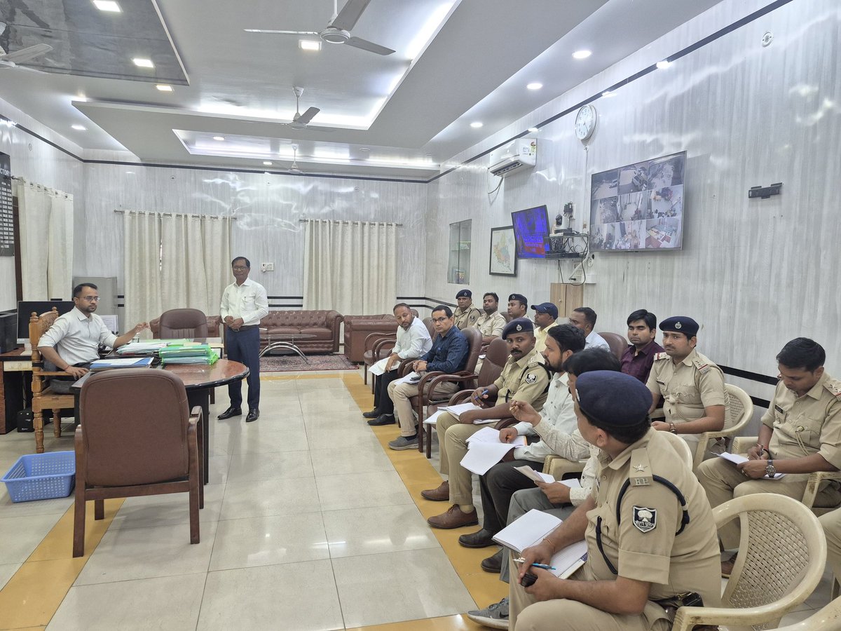 DISTRICT ADMlNISTRATION SARAN tweet media