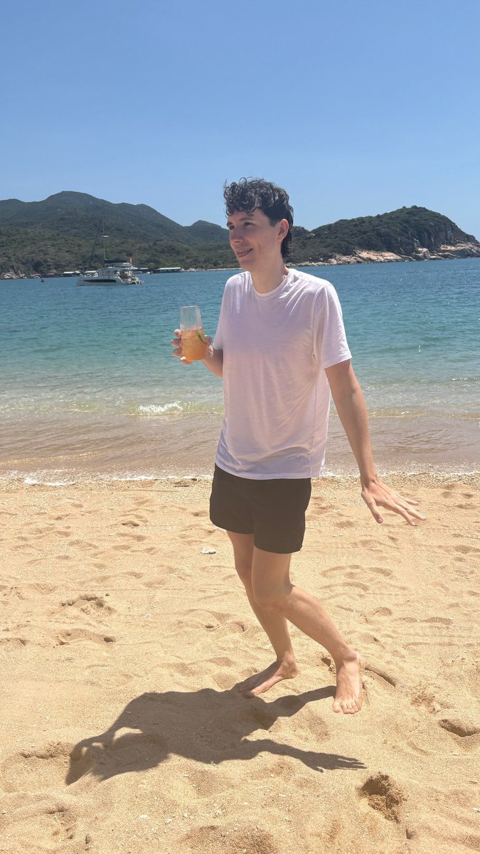 phancrave 🪩 tweet media