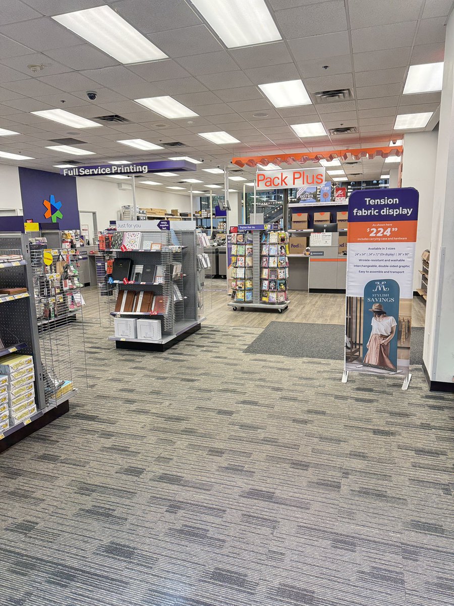 k715i's tweet image. (ง •̀_•́)ง  荷物送れたー！

タコス神降臨のおかげで激安料金で❗️
タコスさんありがとうございました❗️

FedEXでまごついたものの客の優しい黒人女性がヘルプしてくれて無事完了
久々の
“なんとかなるもんだぜぃ。”

ついでに馬鹿早いけど現調！
ミネアポリス馬鹿寒い🥶
#minneapolis🇺🇸
#花冷え