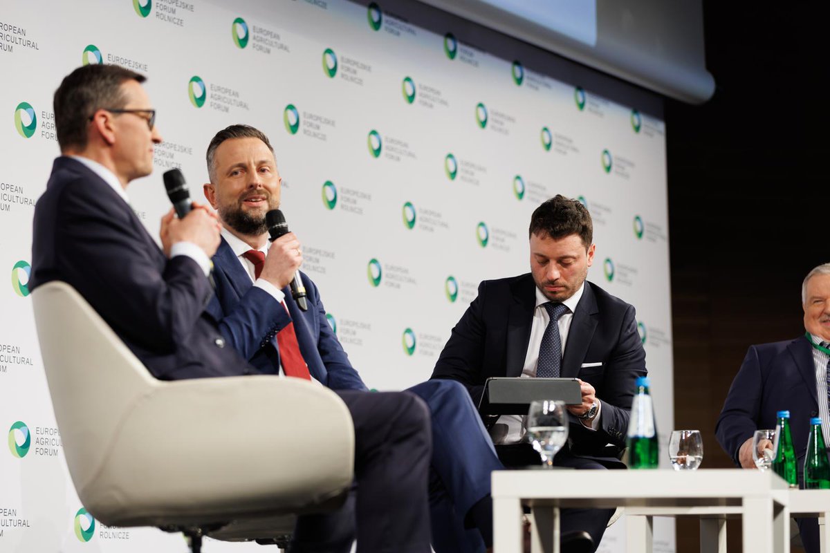 nowePSL's tweet photo. 💬 Nikt nas nie obroni, jeśli sami nie będziemy w stanie się obronić. To pierwsze założenie każdego sojuszu. Budujemy silną, suwerenną Polskę, która jest realnym partnerem dla USA i filarem NATO. Nie ma bezpiecznej Europy bez silnej polskiej armii, ale nie ma też potęgi Zachodu bez jedności transatlantyckiej. Naszym stałym wektorem jest bezpieczeństwo ponad podziałami.

🍀@KosiniakKamysz
📍Jasionka