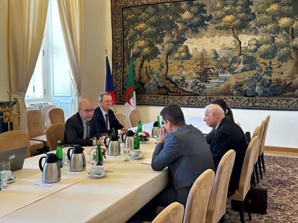 CzechMFA_MENA's tweet photo. The delegation of @IdriAlgerie 🇩🇿 visited the Diplomatic Academy @CzechMFA, @CzechMFA_MENA 🇨🇿 and @IIR_Prague to discuss the training of diplomats, the optimal institutional setup of the formation process, and possibilities for future bilateral cooperation in this area.🤝 https://t.co/HSfloIRR06