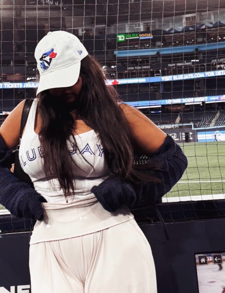 bri. 🌺 tweet media