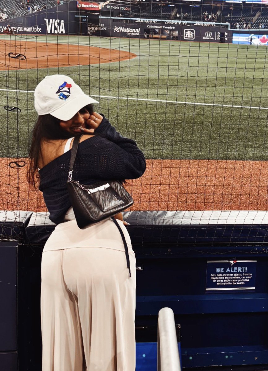 bri. 🌺 tweet media