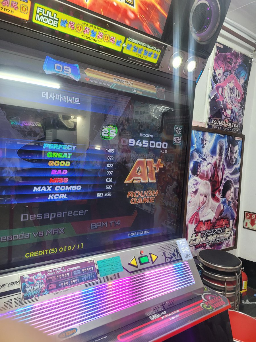 오늘자 발겜 정산
펌프 노말 10판
DDR 라이트 2판

좀 적게 하긴 했네요... 아예 안 쉬고 코인 계속 이어서 박으면서 24이상만 해대니 체력이 빨리 닳았습니다;;

프라임 타임 D26 재클리어 나올 뻔했는데 좀 아쉽네요...