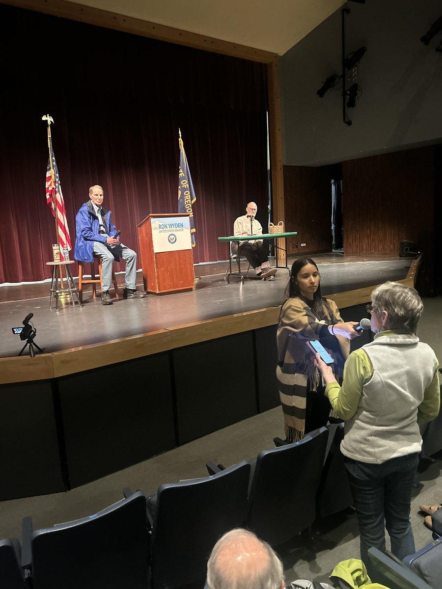 Ron Wyden tweet media