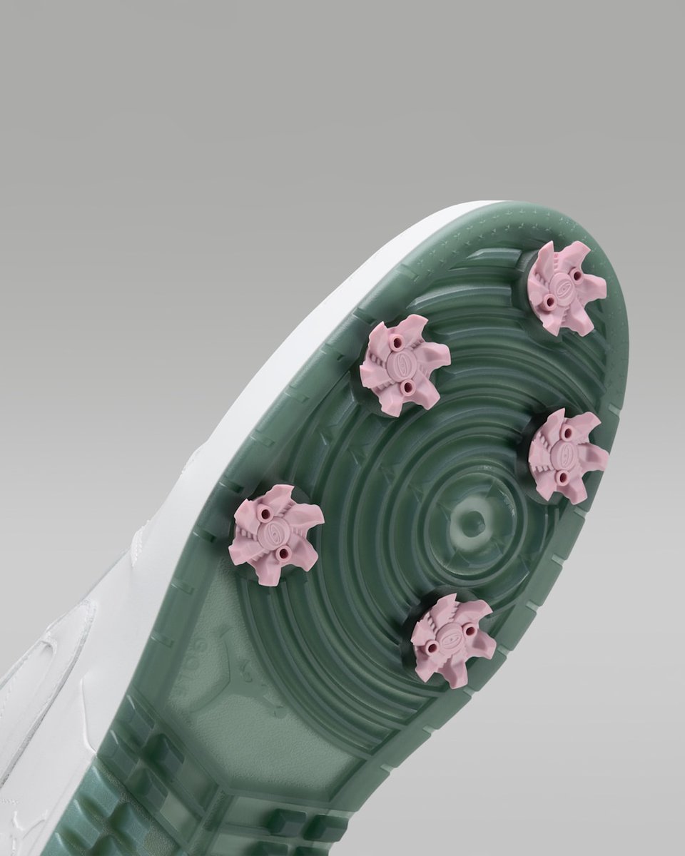 JustFreshKicks tweet media