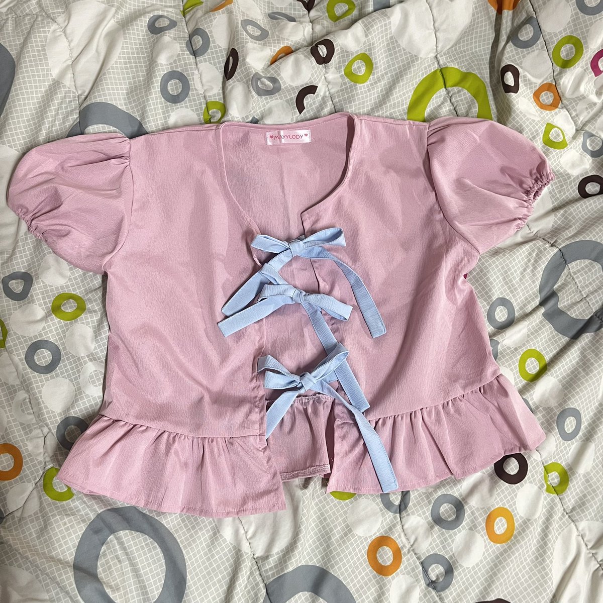 amjchxn's tweet photo. ￼[ มือ 1 ] เสื้อครอปท็อป ดีเทลโบว์ผูกหน้า สีชมพู💖

อก 30-36 ยาว 18

ราคา 99.-

#โล๊ะตู้ #ส่งต่อเสื้อผ้าสาวอวบ #เสื้อผ้ามือ2 #เสื้อผ้ามือสองสภาพดี #เสื้อผ้ามือสอง #เสื้อผ้ามือสองราคาถูก https://t.co/Axq5QqUZVC