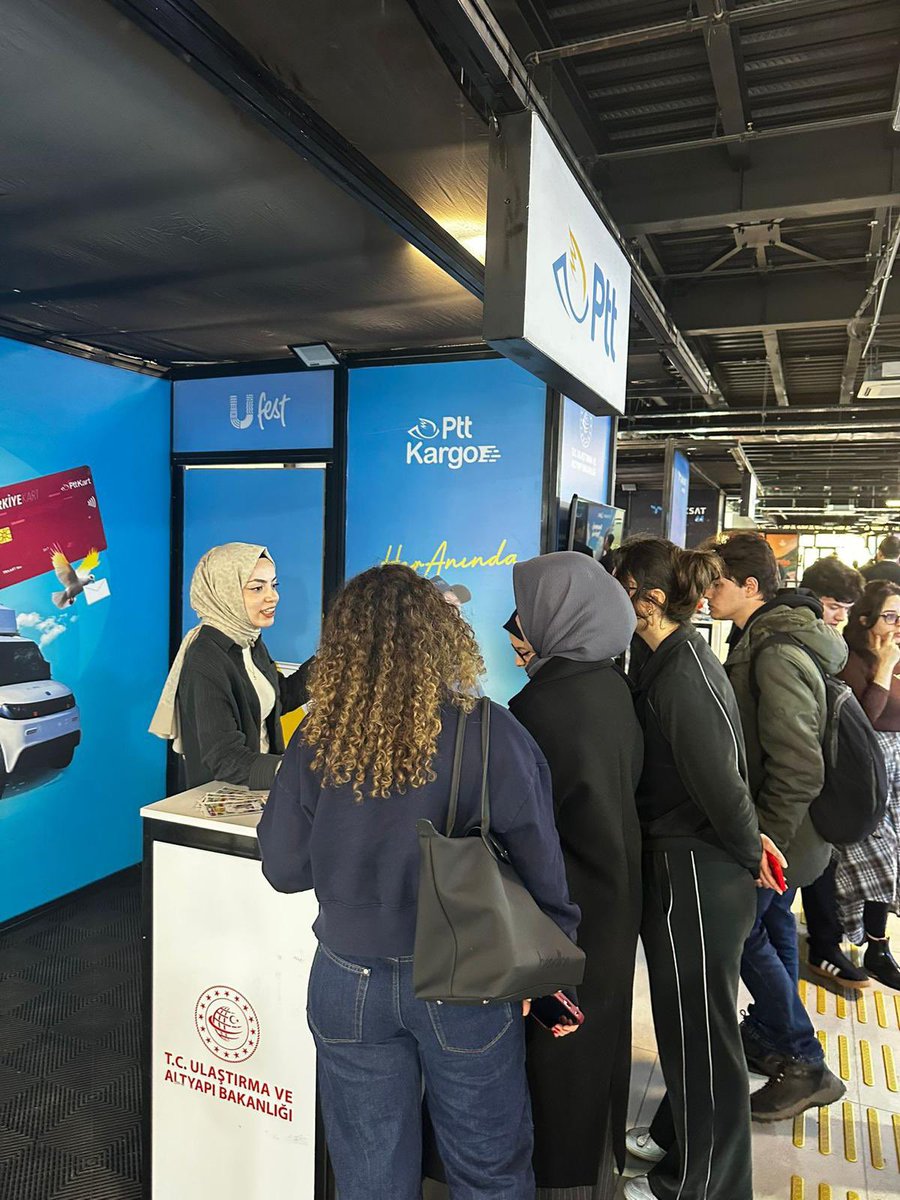 PTTKurumsal's tweet image. Ulaşım ve haberleşme dünyasının yeniliklerini #UFEST ile keşfetmeye ne dersiniz?

#PTT Ailesi olarak biz de Marmara Üniversitesi’ndeki standımızda gençlerle buluşuyoruz. Siz de bu teknoloji ve inovasyon dolu festivalin heyecanına ortak olmak için standımızı ziyaret edebilirsiniz.