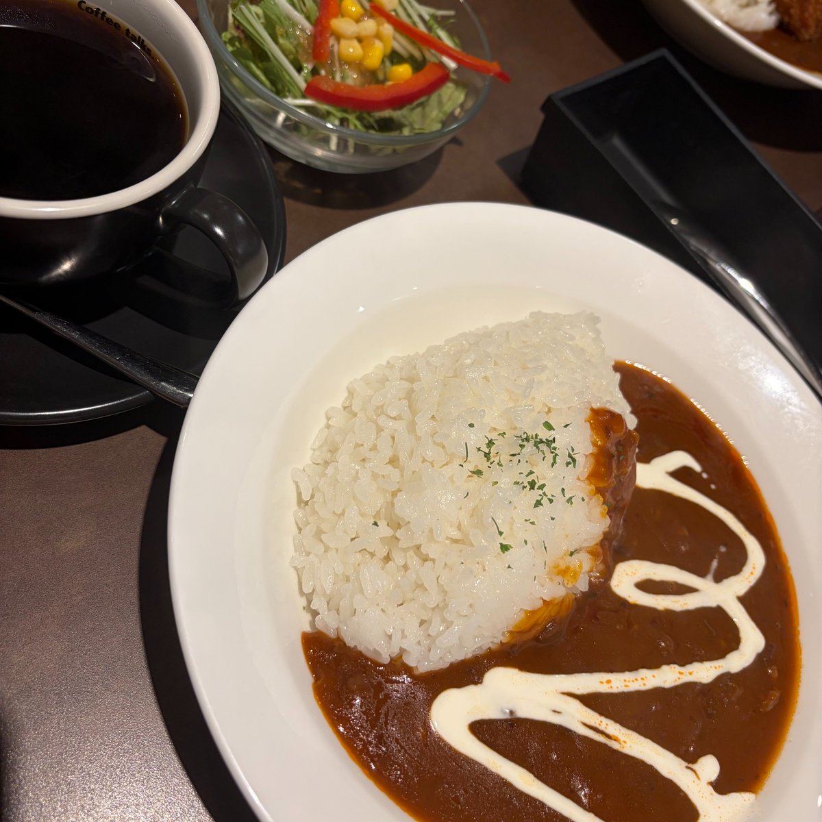 昨日は収録で瓜さんやディレクターさんと話せて楽しかった。数えたら2週間ぶりの会話だった。今日は電話でふめいちゃんから全裸野球拳について教えてもらった。楽しかった。またしばらく話さなくても生きてゆけそう。写真は珈琲館のハヤシライス。美味しかったので生きてゆけそう。