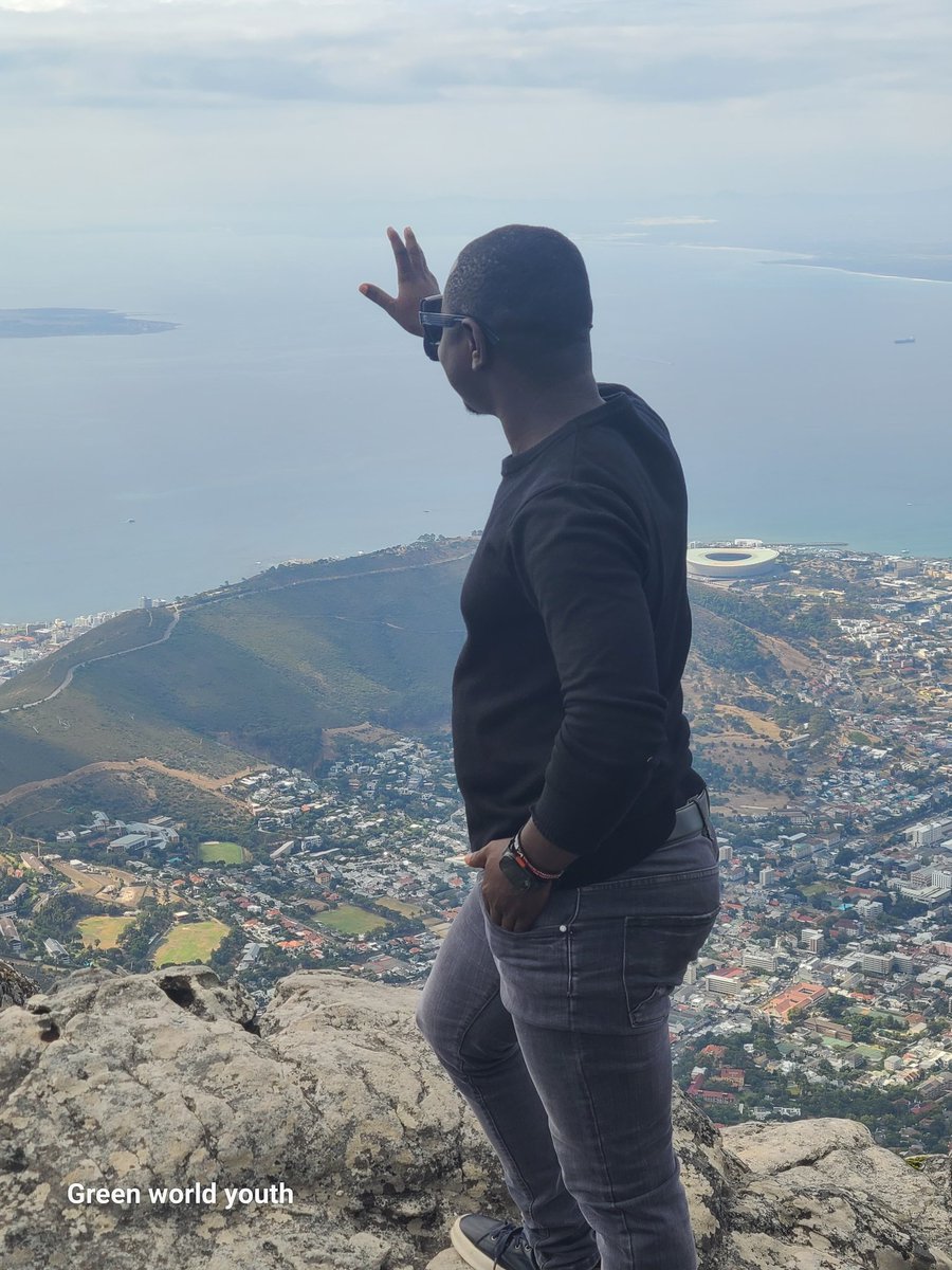 JOHN LINUS tweet media