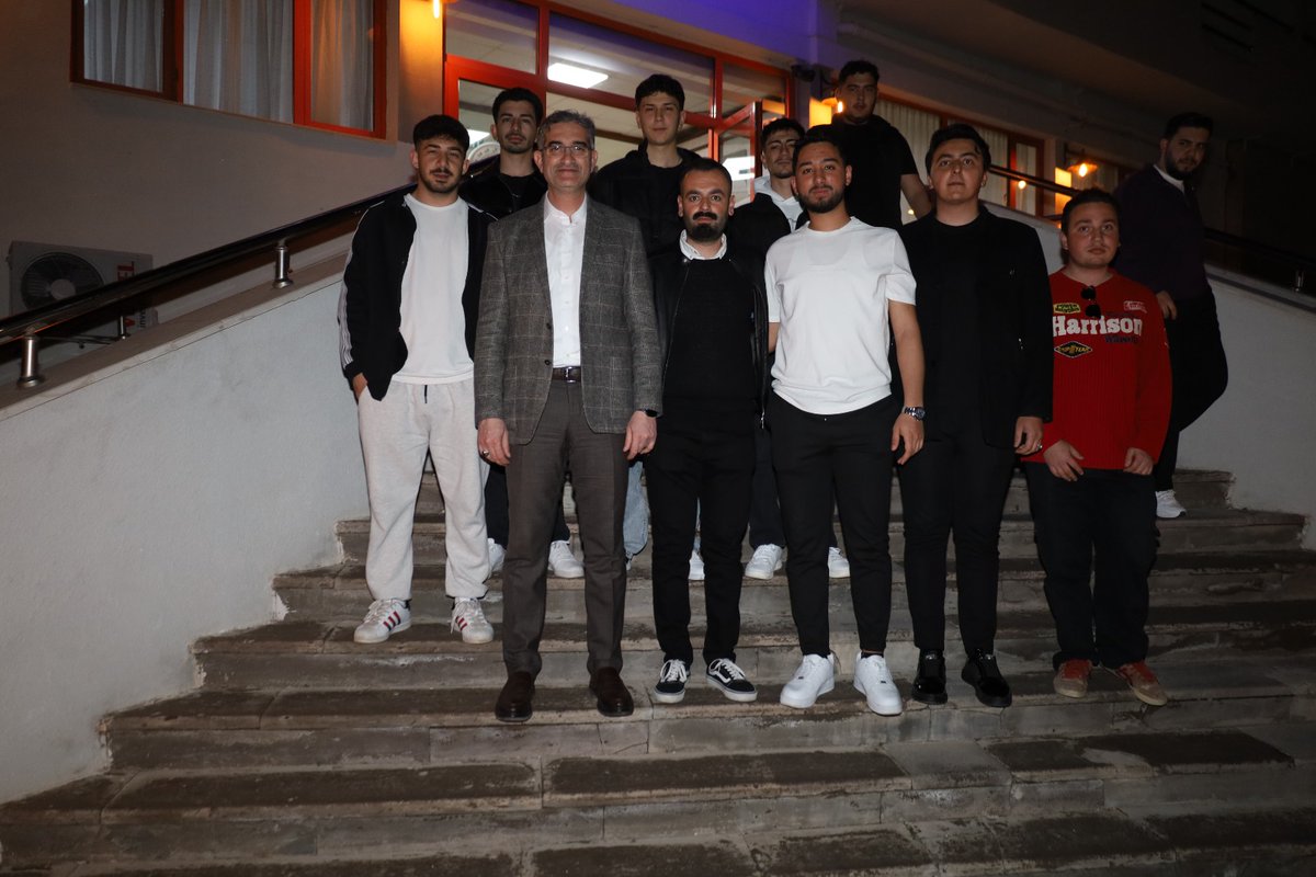 YURTLİG Voleybol’da şampiyon olan Avanos Erkek Yurdu öğrencilerimizle, Kaymakamımız Sayın Osman Bilici ve ilçe protokolümüz ile birlikte bir araya gelerek Aksaray etabı öncesi moral verdik.

Katkı sunan paydaşlarımıza plaket takdim ettik.

Sporcularımıza başarılar diliyorum!