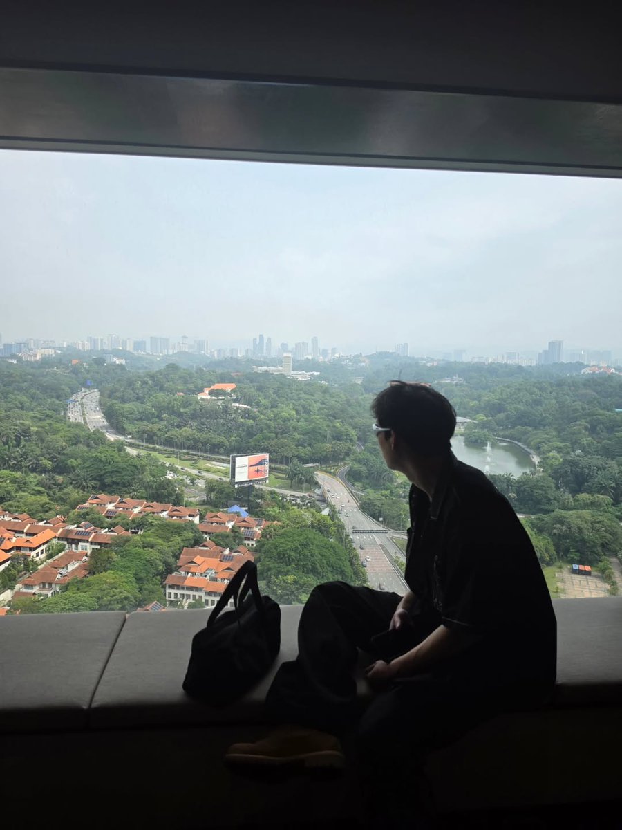 hyun woo, 손. tweet media