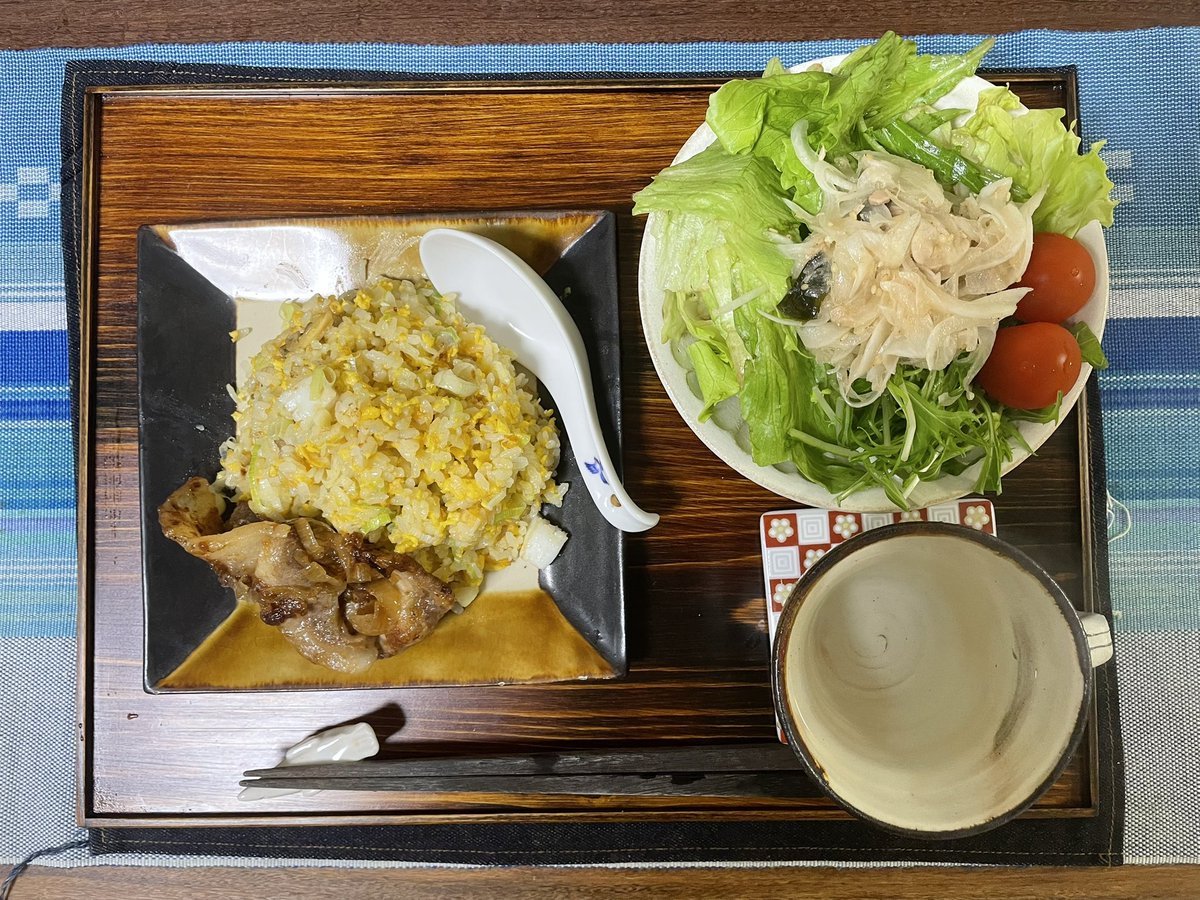 Tomo_Mrk3B01's tweet image. Fried rice with Japanese ginger pork(#豚の生姜焼 ) for #dinner tonight!
Wow. Too high-calorie to eat at midnight🤣
Well, it’s asking me for determination that I’ll do workout hard for this weekend. Okay. Let’s eat!
#cookingathome 
#おうちごはん 
#twinglish 
#Twitter家庭料理