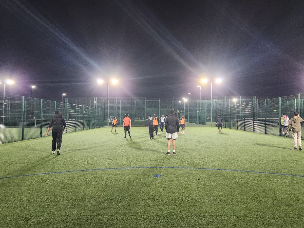 AMYANewcastle's tweet photo. Alhamdullilah, Newcastle khuddam hit the pitch today and gave it their all. After an intense session full of skill, speed, and some amazing goals, The final score read 14-11.

May Allah bless the khuddams, keep us safe, and make all our efforts successful, Ameen. https://t.co/sk6eALlYqj