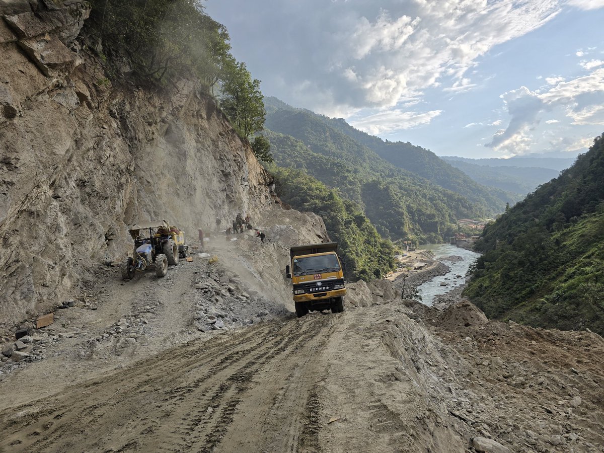 BasnetBishal0's tweet photo. Controlled blasting. Precision drilling. Extreme terrain.
Tamor Corridor — connected to the China border.
#CivilEngineering #SiteLife https://t.co/htFyPSjcsC