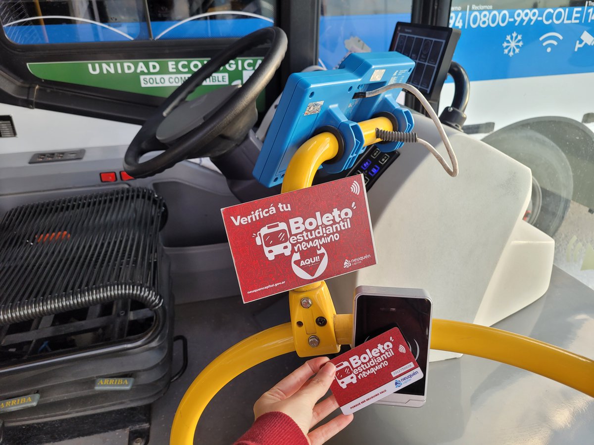 tanapasqualini's tweet photo. Presentamos la nueva línea 31 del COLE 🚌 que conecta El Mirador (Obrero Argentino) con el Polo Tecnológico de Neuquén 🎓
Más conectividad para estudiantes del Instituto Vaca Muerta 💙 https://t.co/rT9T5wgsCm
