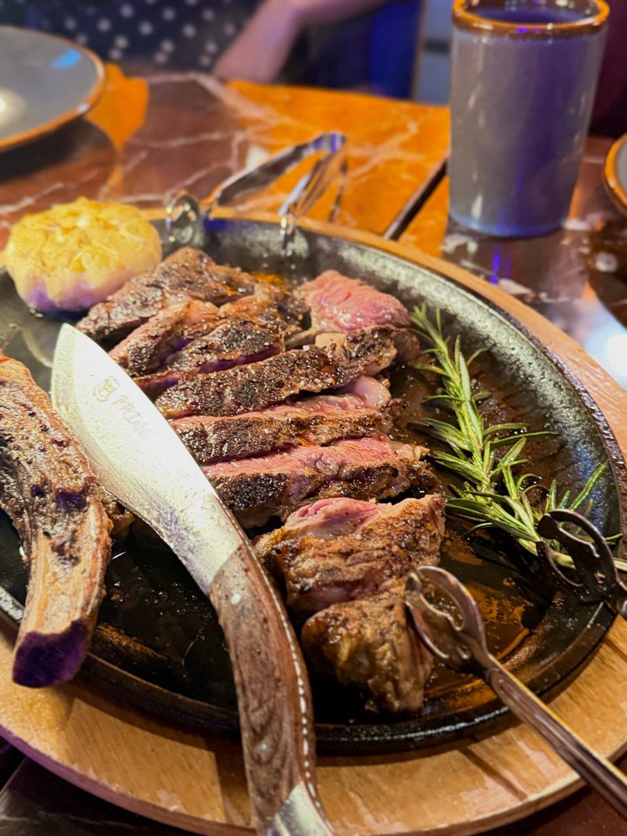 pegy1989's tweet image. Even if the sky falls, fill your stomach first, LOL #dinner #Flushing #steak