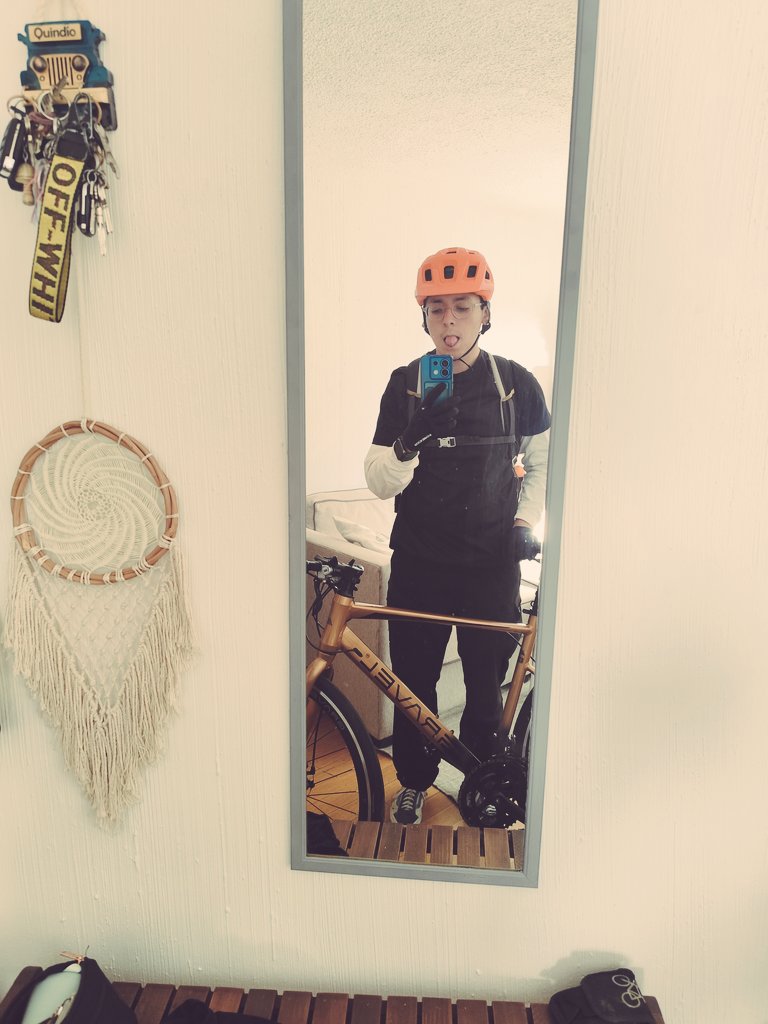 diego_rs31's tweet photo. cuándo voy en la bicicleta siento que va sonando todo el tiempo "males pasajeros" en mi cabeza🍄 https://t.co/726GPd1Dxt