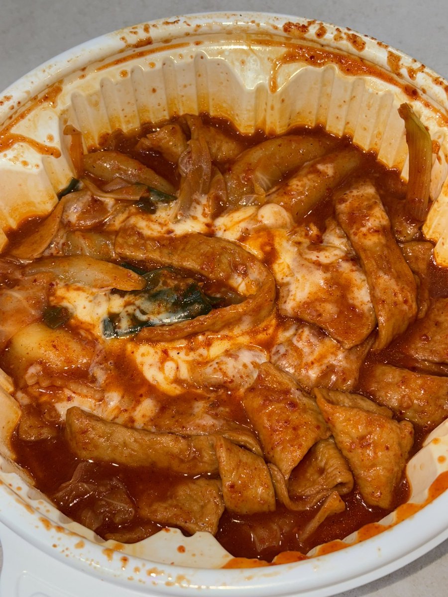#내입만주딩이

주디 엽기떡볶이 공식 ❤️ 
엽기오뎅 덜매운맛에 퐁당치즈만두 추가
엽떡은 떡보다 오뎅이 맛있음 .. 🤤🤤