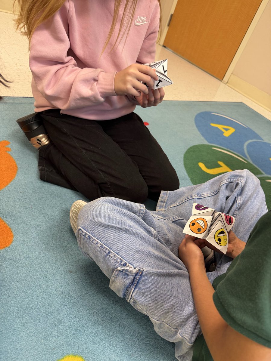 Counselor_CJES's tweet image. Resiliency Small Group: created “fortune teller” to explore and build resiliency skills. Each flap revealed positive coping strategies, encouraging words, and ways to bounce back from challenges. #SmallGroup #TeamSISD