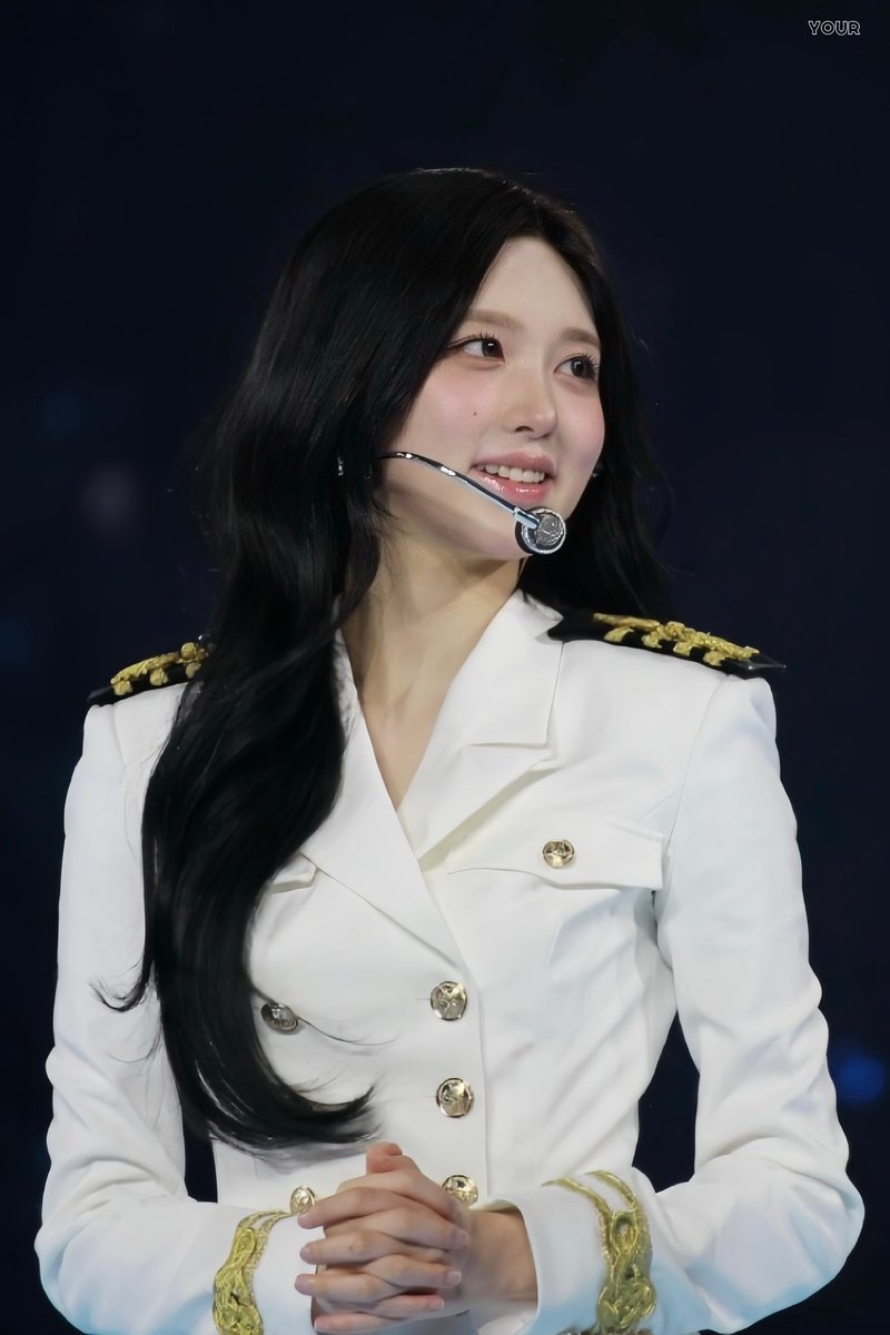 fallinive04's tweet photo. 260322 ive fancon 

#IVE #아이브 #GAEUL #가을 #AprilFoolsDay https://t.co/MppC0HhKVZ