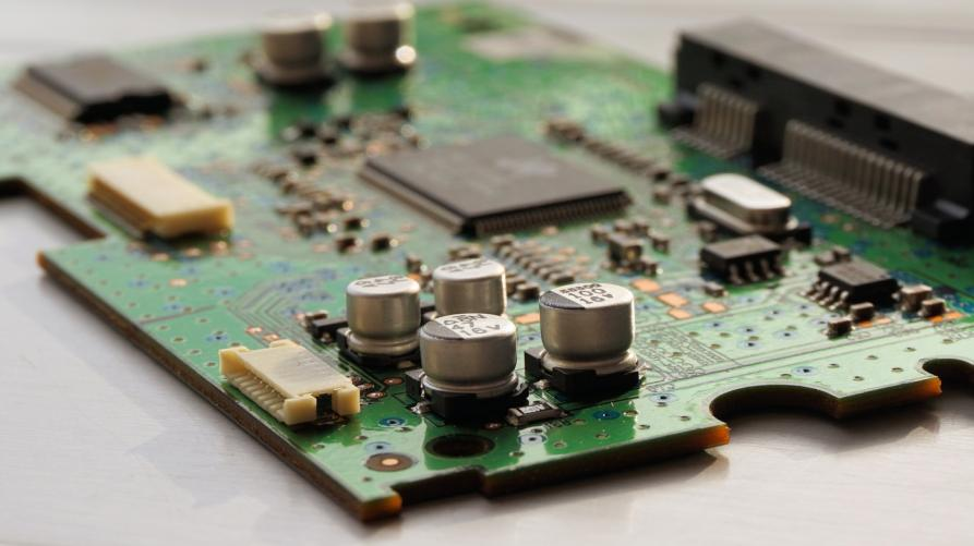 regionepiemonte's tweet image. 🟡 Inizia la fase operativa per lo stabilimento di Silicon Box a #Novara
@Alberto_Cirio @mimit_gov @AndreaTronzano @Invitalia 
regione.piemonte.it/web/pinforma/n…