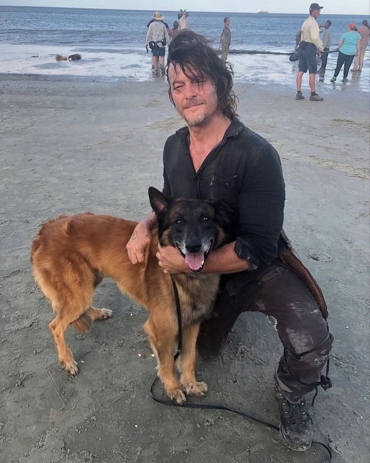 ノーマン・リーダス 画像bot tweet media