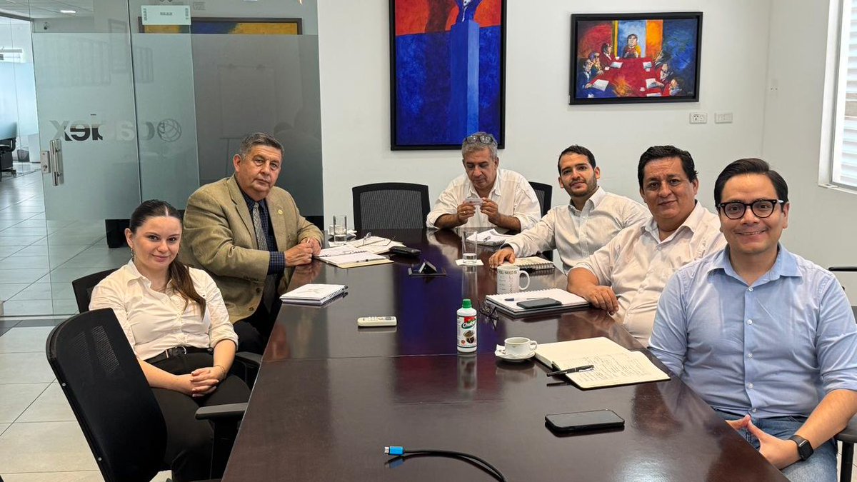 Tuvimos una productiva reunión con el Viceministro de Lucha contra el Contrabando, José Maurice Castro Pautrat. Desarrollaremos un foro en el mes de junio. También tratamos sobre medidas para combatir el contrabando de aceite, bebidas alcohólicas y medicamentos, entre otros.