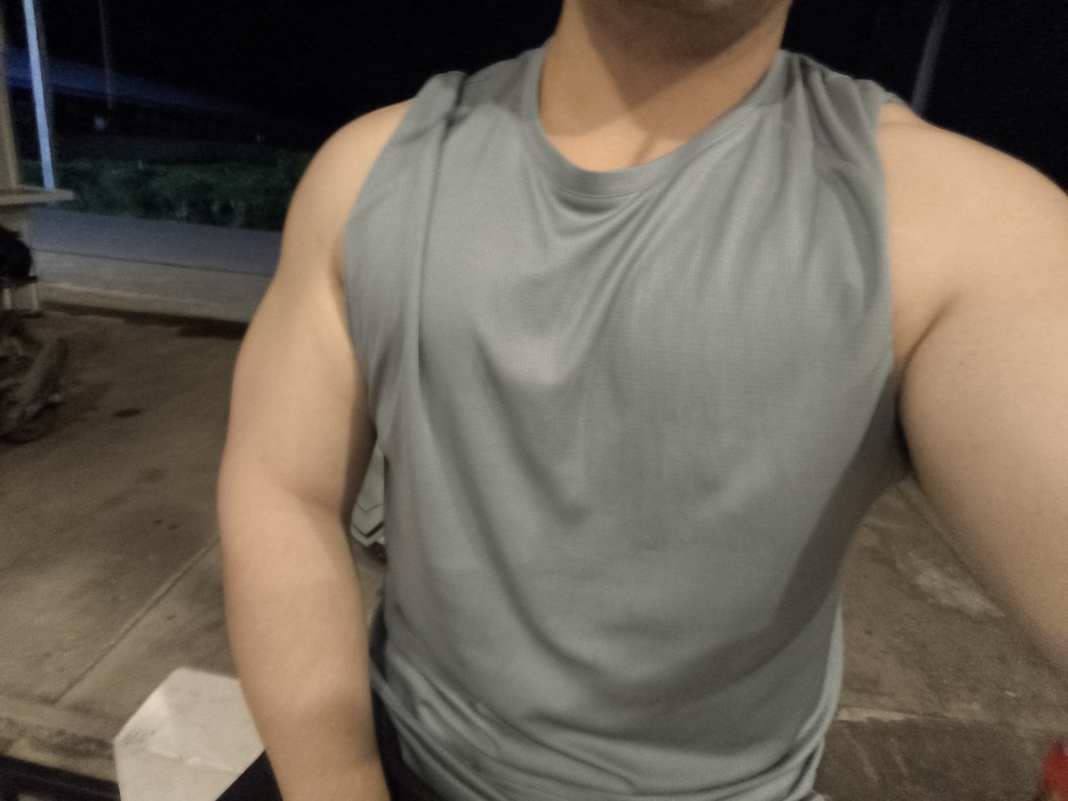 XFyang882's tweet photo. 兄弟们，感情是无价的，所以别再他妈的为了该死的感情掏出一分钱了好吗
另外，补剂是需要花钱的，你们可以把为感情花的钱给我买点补剂 https://t.co/dWoLhVVc2a