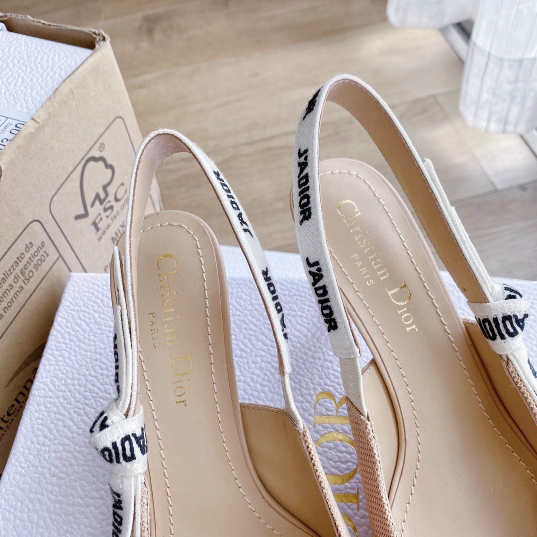 出售包包莆田鞋古驰香奈儿迪奥爱马仕LV路易威登芬迪博柏利巴宝莉香水鞋子眼镜皮带外套衣服项链皮带奢侈品 tweet media