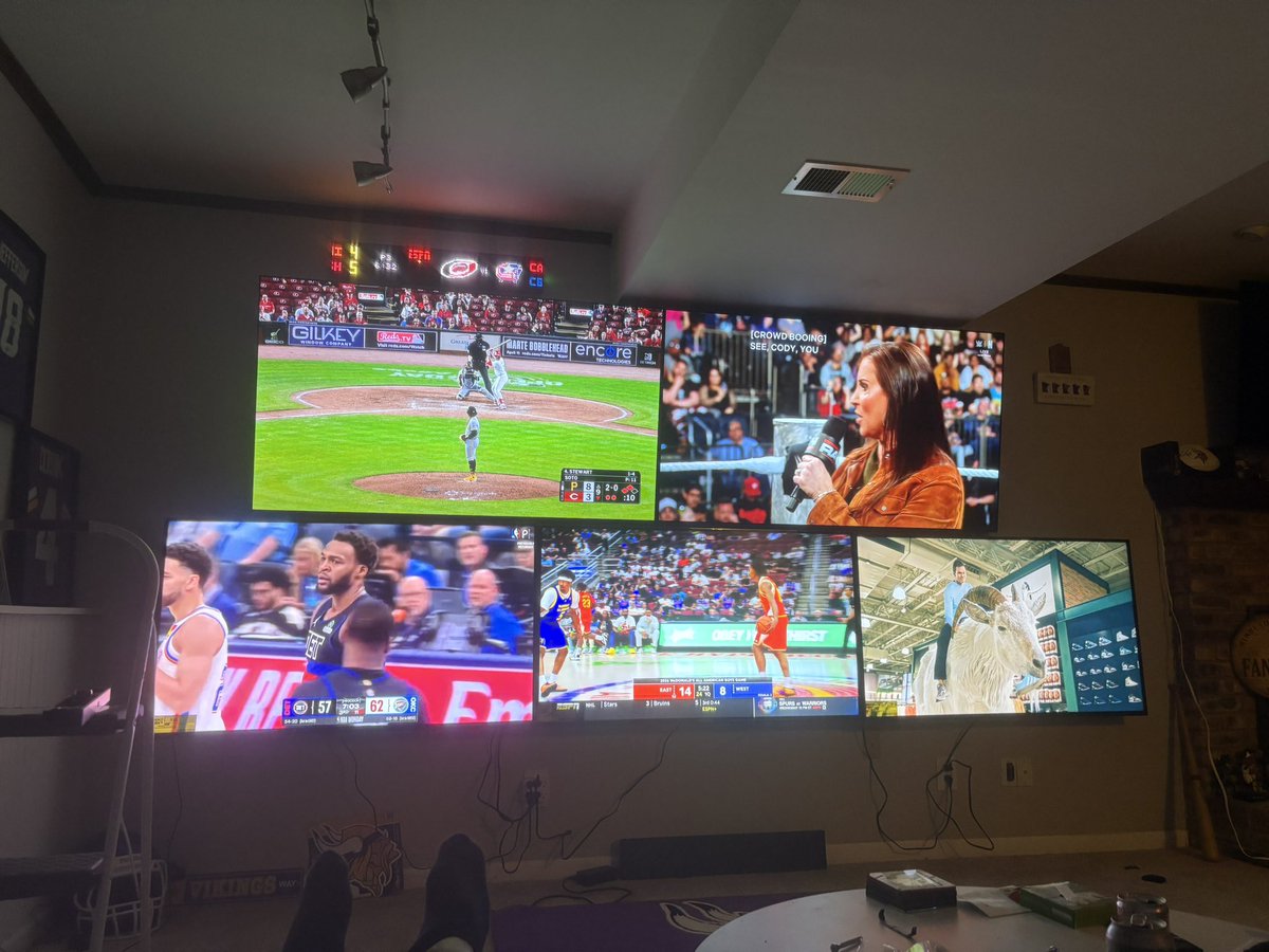 RWordelman's tweet photo. Hey @LGUS like my setup? Before and and after pictures. #mancave #sportsbook #LG https://t.co/4vInrU7Vr3