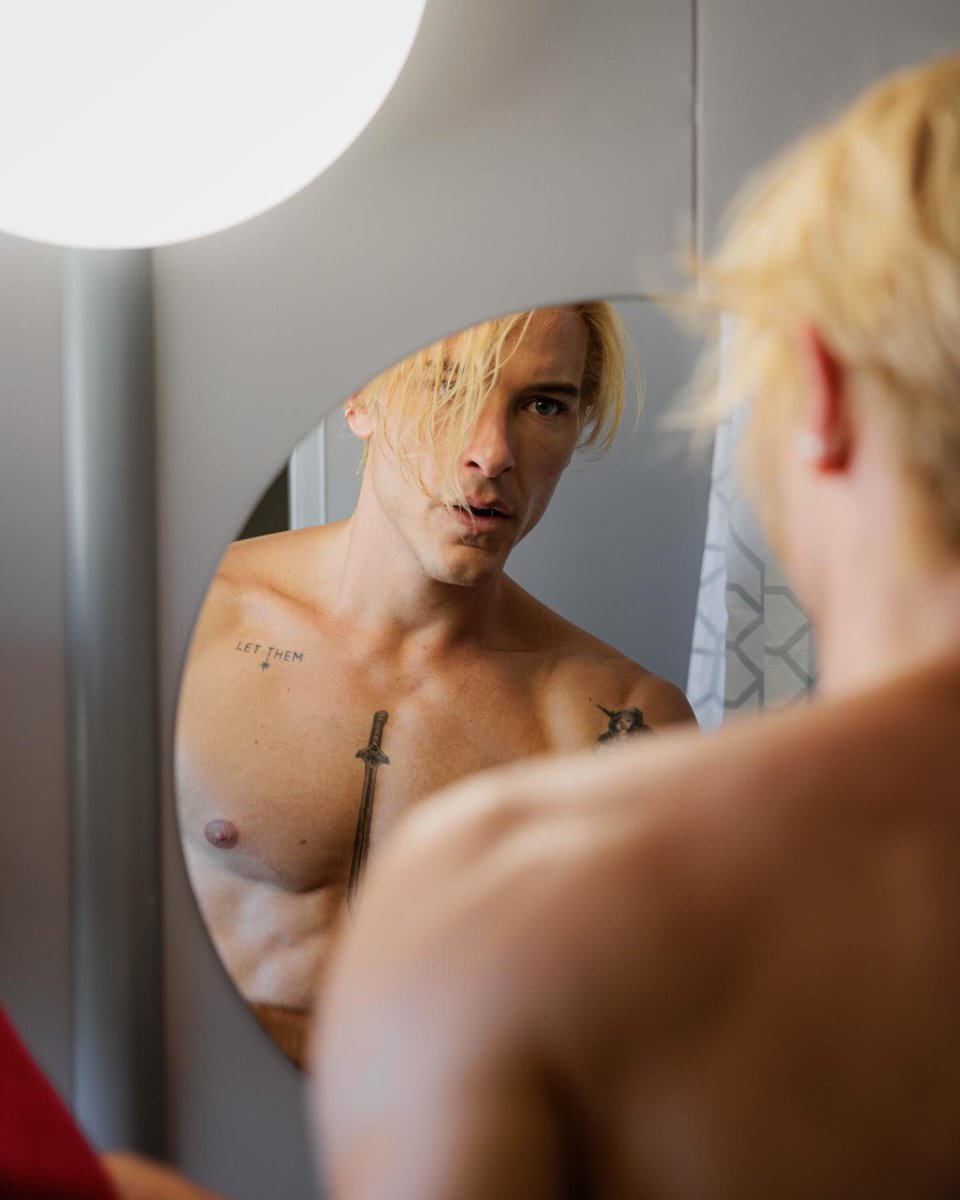 ‎‎ ‎ ‎ ‎ ‎ ‎ ‎ ‎ ‎ 𝑨𝑹𝑻𝑯𝑼𝑹 𝑮𝑹𝑨𝒀. tweet media