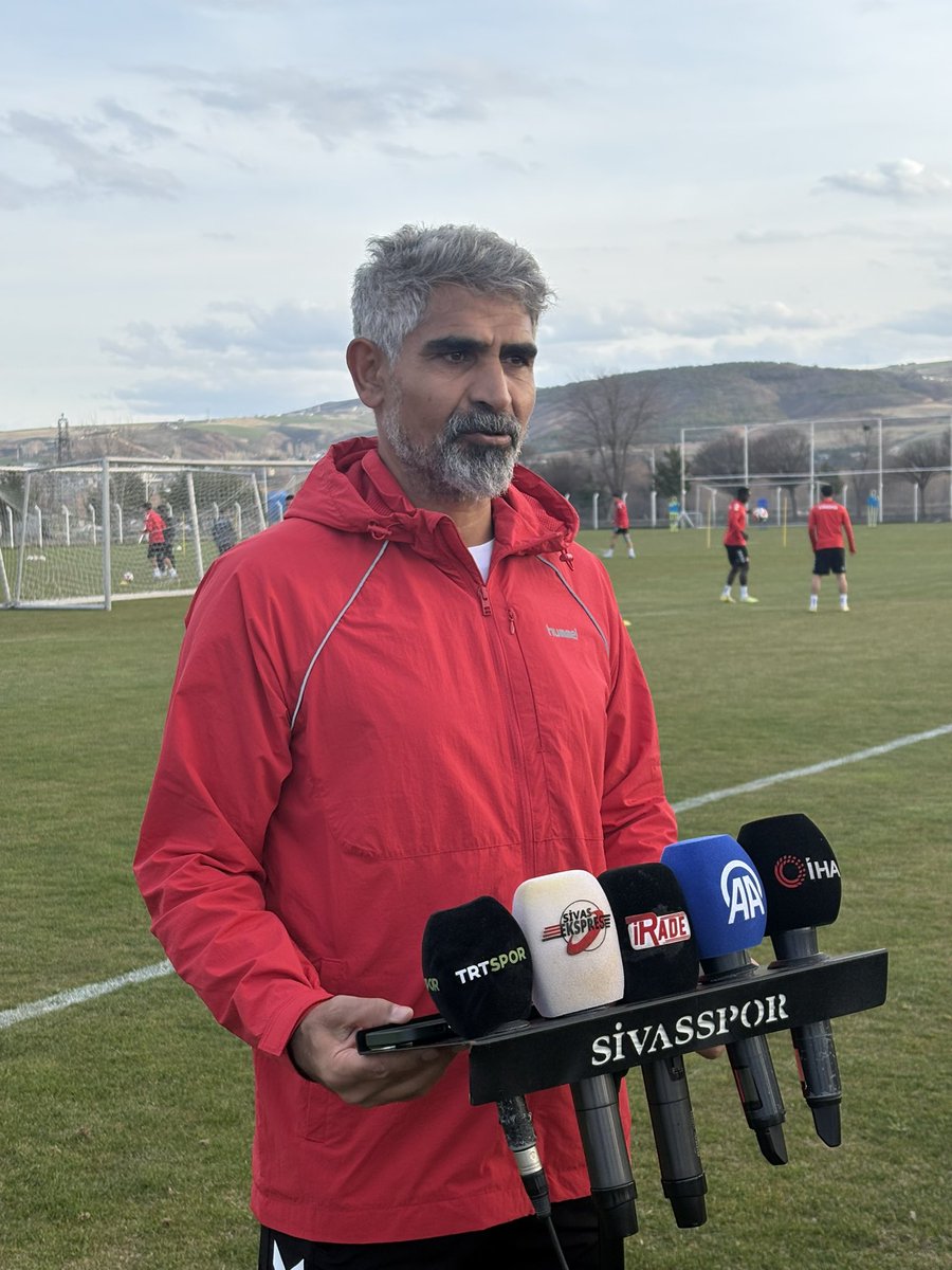OguzSarzep's tweet image. 🚨İSMET HOCA'DAN AÇIKLAMA:
Sivasspor teknik direktörü İsmet Taşdemir, basına konuştu.
- “Charisis’in sakatlığı tekrarladı”
- “Play-Off’a girmek çok zor”
- “Erok maçı çok zor geçecek”
#sivas #sivasspor #ismettaşdemir #süperlig #spor #futbol #haberler #spor #haber #taraftar #basın