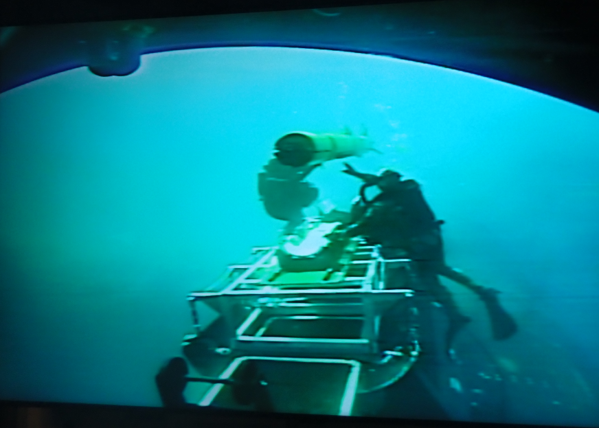 MarineNationale's tweet image. #SSN | Off the coast of Toulon, SSN successfully conducted underwater trials deploying a US Navy Razorback UUV from its Dry Deck Shelter (DDS). The axcquisition of this new capacity demonstrates the high levels of interoperability with the @USNavy. 🇫🇷🇺🇸