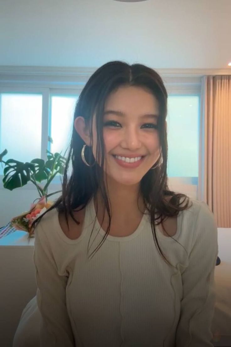DaniellePopBase's tweet photo. As you may know, Ador will be removing all of Danielle's content from Phoning tomorrow, which is why starting tomorrow at 00:00 KST we will be holding a trending event with the following hashtags: 

NewJeans is five

#/Danielle_Is_Indelible
#/FreeNewJeans 
#/NewJeans_Is_Five https://t.co/0zMMbiA2De