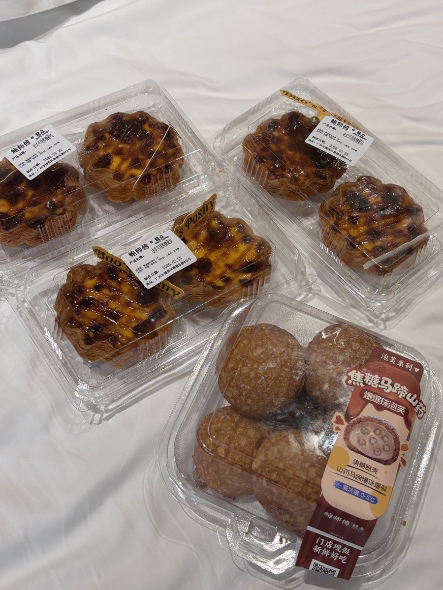 viewwrs's tweet photo. อร่อยจนขากลับเราสั่งทาร์ตไข่ถือขึ่นเครื่องไปฝากที่บ้าน ชิ้นละ30฿ บ้าไปละ!!! แป้งกรอบกร้วบๆ อร่อยมากกก 
📍ร้าน Bao’s Pastry เป่ยจิงลู่ https://t.co/Um3hr0R4uf