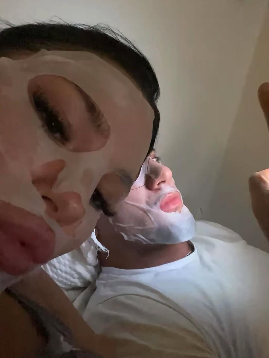 prinsinner's tweet photo. Como que eu vou namorar se esse ser me perturba todo dia e tem ciúmes de todas as mulheres que me falam “oi’ ?? @evilgzrl https://t.co/Ci5LqHeGyI