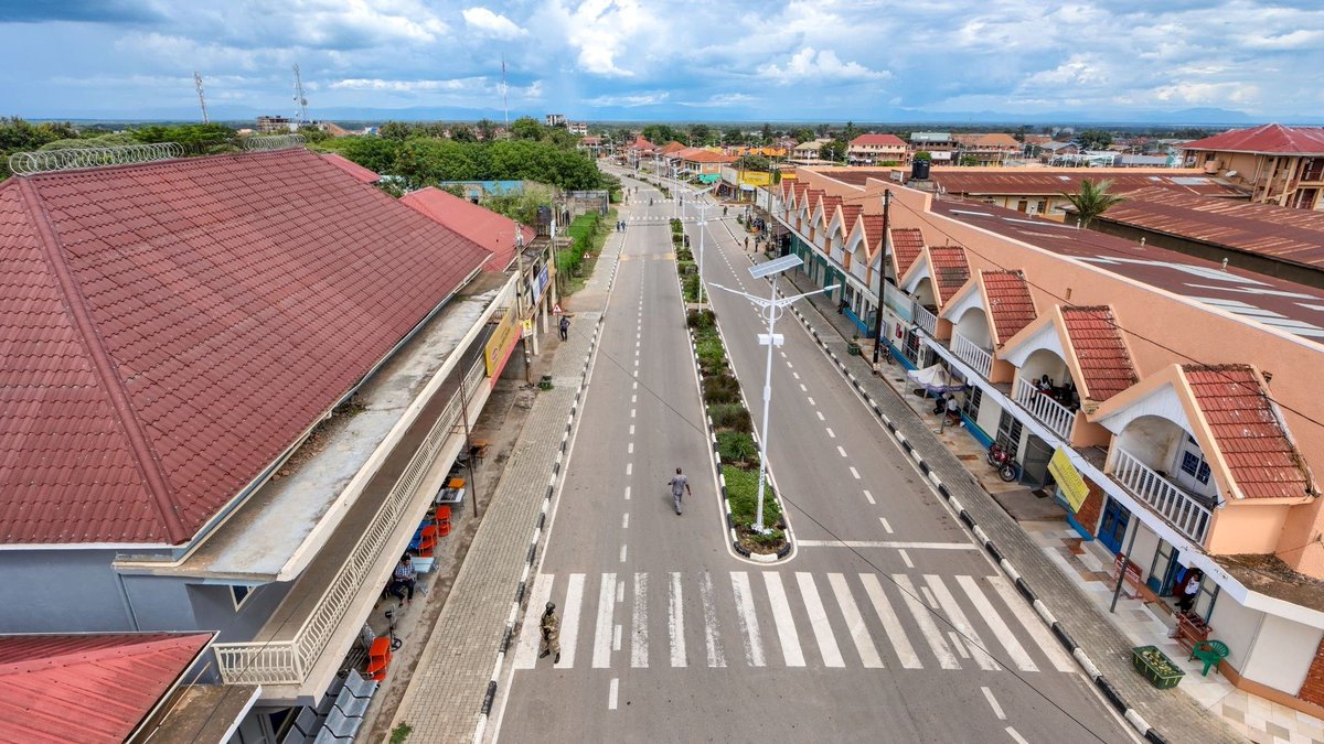 Urban upgrade. President Museveni's road projects smoother rides, less congestion, more productivity  in growing cities. Boosting Uganda's urban economies. Better roads, brighter cities. Connecting Uganda, one road at a time.#GoldenPosts <a href="/GovUganda/">Government of Uganda</a> #UgandaGrows #UrbanProgress