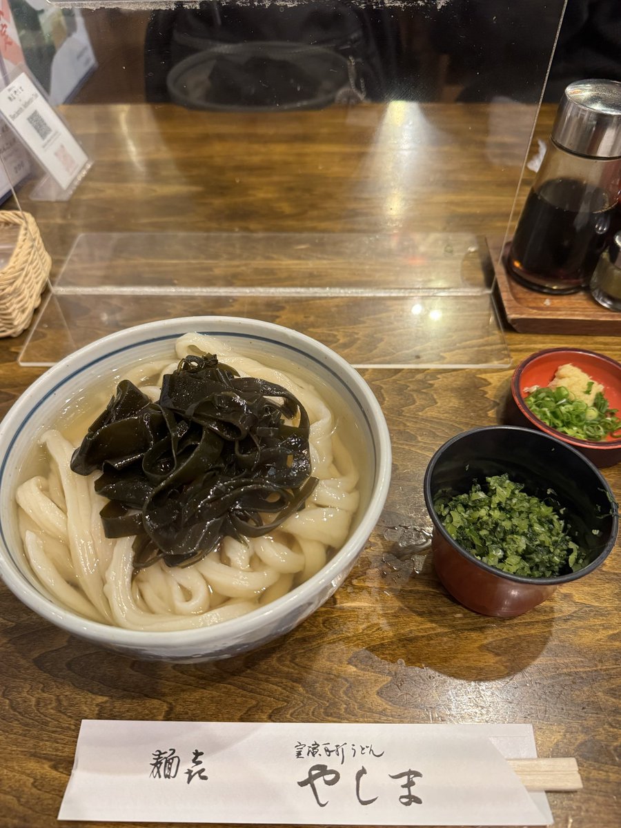 umami_japan1's tweet photo. 道玄坂の奥ちょっと大人なエリアにある「麺喜やしま」さん
シンプルで毎日食べたくなる渋谷エリアで昔から愛される手打ちうどん屋！
3月だけでもこちらの3杯とUberでも1回頼んじゃうハマっているお店から紹介！
外国人観光客にも食べてほしい！！
心躍る店内もオススメポイント https://t.co/PPtlTwWC05