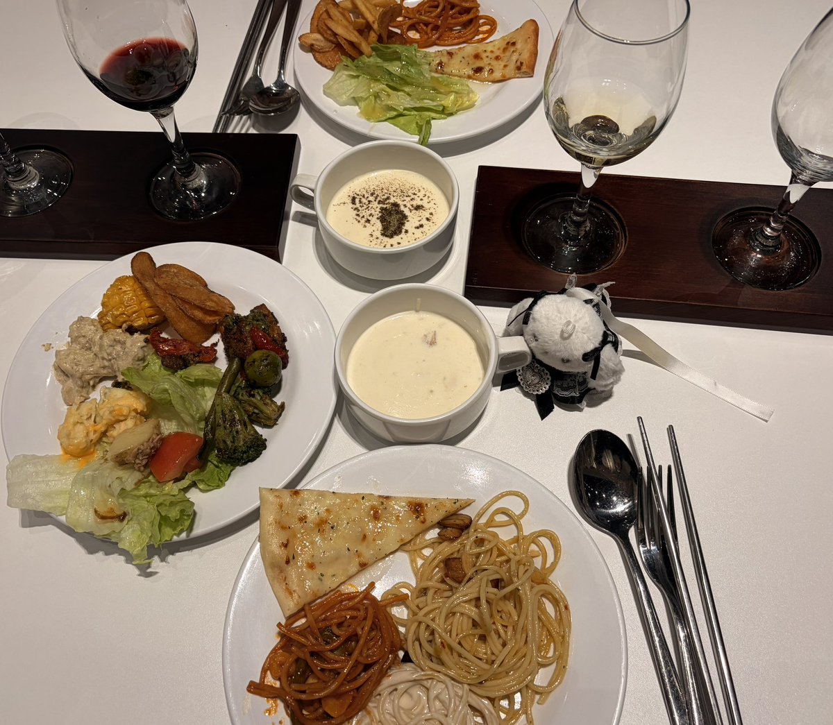 애슐리와인바에 와봣어요