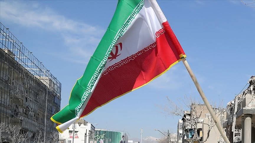 İran: “Bütün dünya şunu bilmeli…
Şeytan Amerika’dan, öldürdüğü tüm insanlar için intikam alacağız.”

#SONDAKİKA  #İran  #ABD  #Ortadoğu #iransavaş #Gerilim  #Savaş #Gündem #Dünya #BreakingNews #HaberlerKKTC