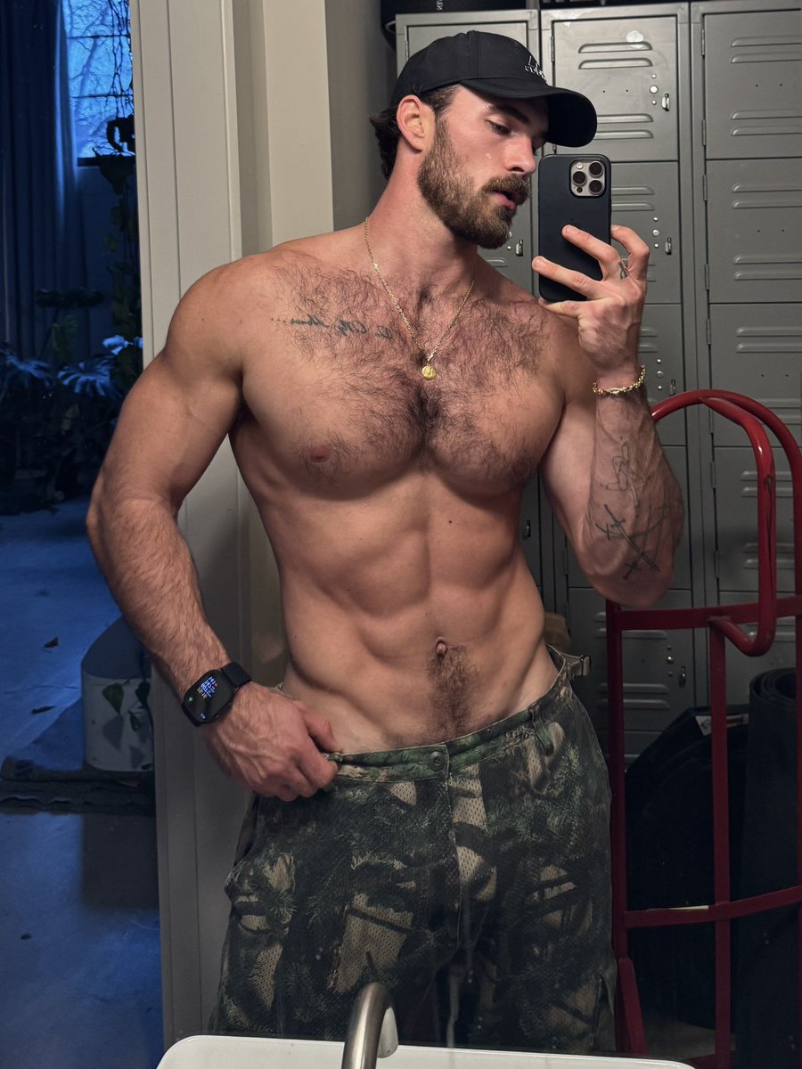 hot dudes tweet media