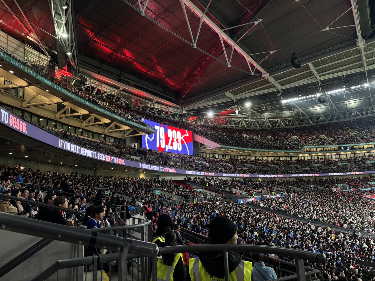 kona_pear's tweet photo. 📍Wembley Stadium
England vs Japan⚽️🇯🇵
ずっと楽しみにしてたイングランド戦。
まさか聖地ウェンブリーで、日本代表の試合が観られるとは😭
三笘の決めた1点を最後まで守り抜き、初勝利㊗️
この場所で、その瞬間に立ち会えて本当に幸せだった!!! https://t.co/9LtvJ8tqM2