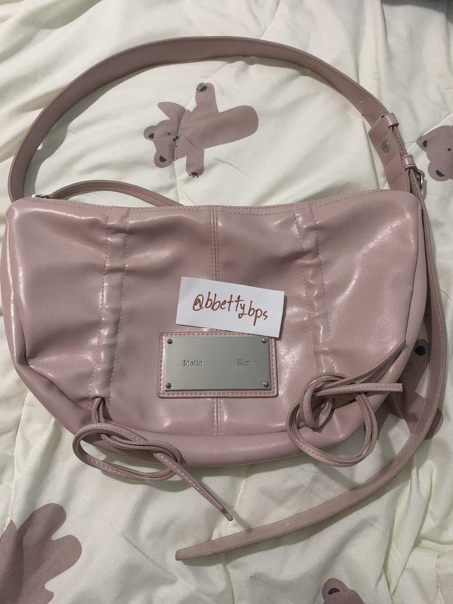 bbettybps's tweet photo. ส่งต่อกระเป๋า Matin kim half shirring ribbon round bag สีชมพู
2,890รวมส่ง ผ่อนได้
#matinkim #ส่งต่อmatinkim #ส่งต่อกระเป๋า #กระเป๋ามือสอง #พรีเกาหลี #พรีออเดอร์เกาหลี #แบรนด์เกาหลี #ส่งต่อเสื้อผ้า #กระเป๋า #พร้อมส่ง #โล๊ะตู้ https://t.co/LdKUIVWDXL