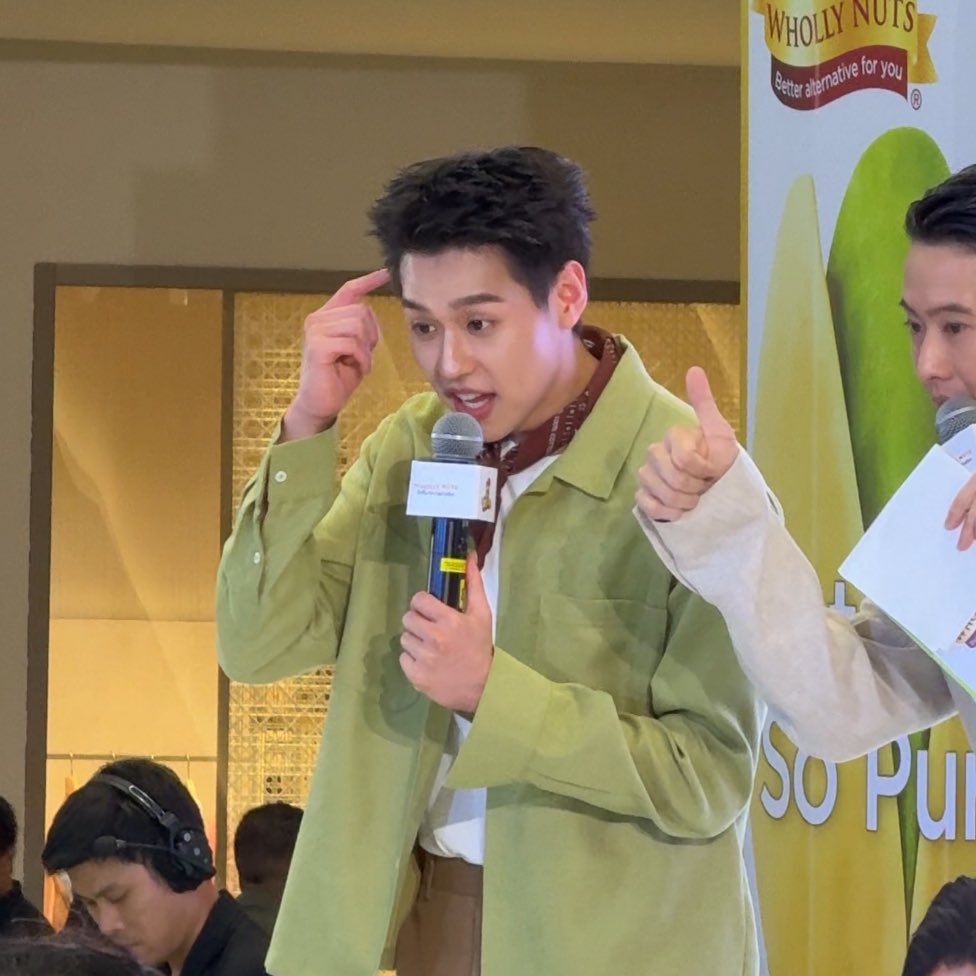mycutiesbp's tweet photo. บิวกิ้นโดนสาววายหลอกให้ทำท่า my favorite ละพอฮีทำคนกรี้ดเยอะมากแต่ฮีไม่รู้ว่าคืออะไร

🐶 : ผมว่าแปลกๆ ผมยังไม่รู้หรอกคืออะไรแต่ผมว่าแปลกๆ

WHOLLY NUTS X BILLKIN
#WhollyNuts #โฮลี่นัทส์
#บิวกิ้นคัดมาอย่างเรียล https://t.co/LpsAJtDvQn