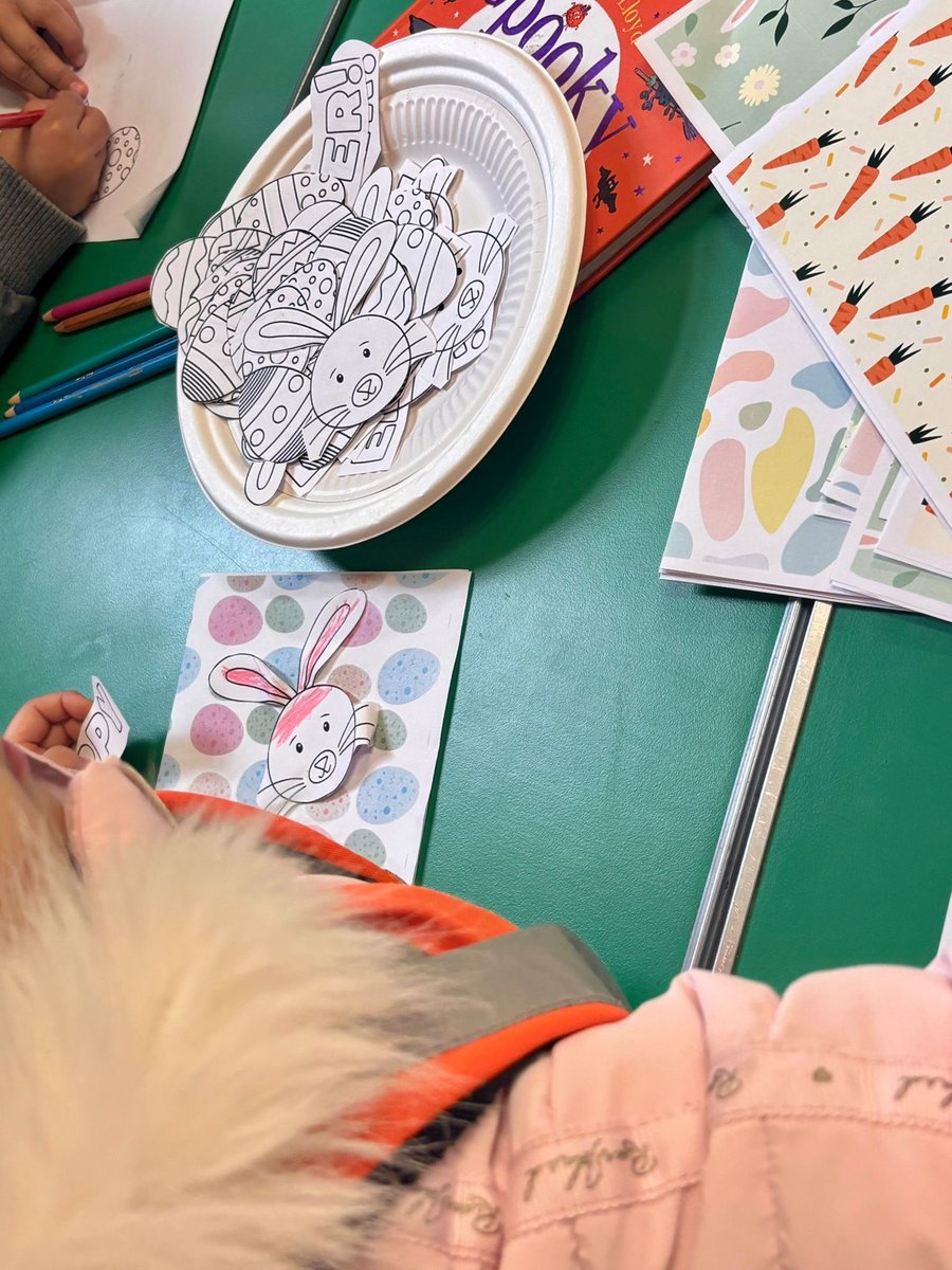 CharltonLib's tweet photo. We enjoyed crafting at #CharltonLibrary yesterday, making Easter themed cards! 🎨🐣 For more crafts, join us on Tuesdays at 10.30-11.30am for #MessyMorning + Saturdays for #LibraryFunClub at 10.30-11.30am to make friends, borrow books + create! 📚 #LoveYourLibrary https://t.co/ntgK0bTqtW